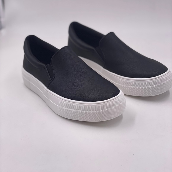 Black slip on sneakers - Picture 8 of 11